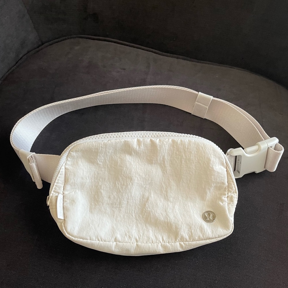 Lululemon belt bag 1L